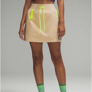 Lululemon multi- pocket cargo high-rise hiking skirt, size 6